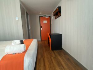 EasyHotel Lisbon - Lisboa, Portugal - quarto 2