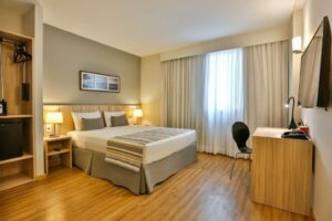 5. Days Inn by Wyndham - quarto