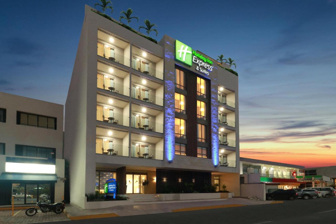  Holiday Inn Express & Suites