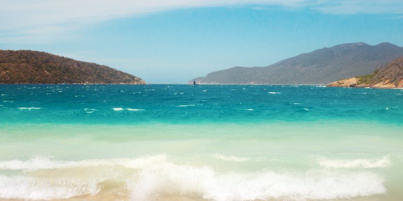 Passeio de Barco em Arraial do Cabo: 5 Opções Para Apreciar 